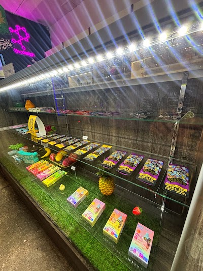 4Twenty Market Weed Dispensary West Hollywood photo 3