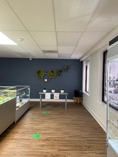Comox Valley Cannabis Co. (Family Owned & Operated)