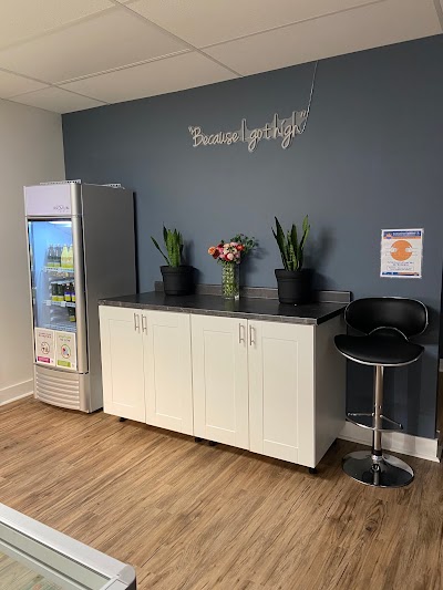 Comox Valley Cannabis Co. (Family Owned & Operated)