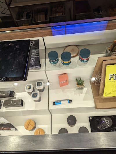 Curaleaf Dispensary Ware Adult-Use