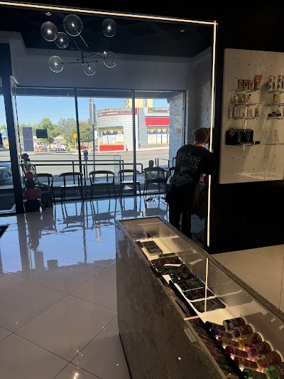 Elevate Weed Dispensary Woodland Hills photo 4