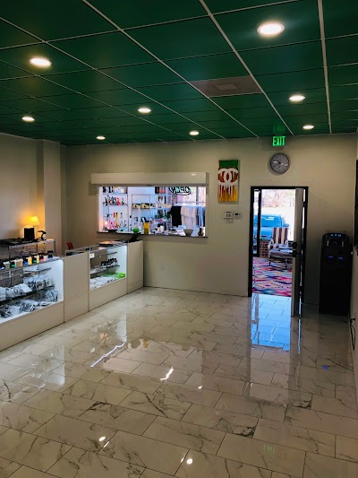 Friendly Market Dispensary & Kratom Shop on Hefner
