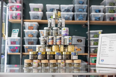 High 5 Cannabis (420 Evergreen)