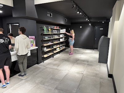 Le Flora - Manhattan Cannabis Store
