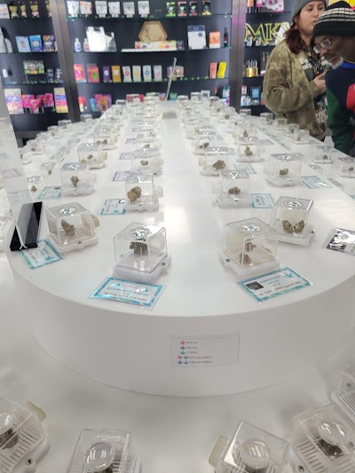 Nirvana Cannabis - Monroe