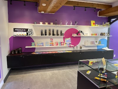 Offside Cannabis | Hamilton