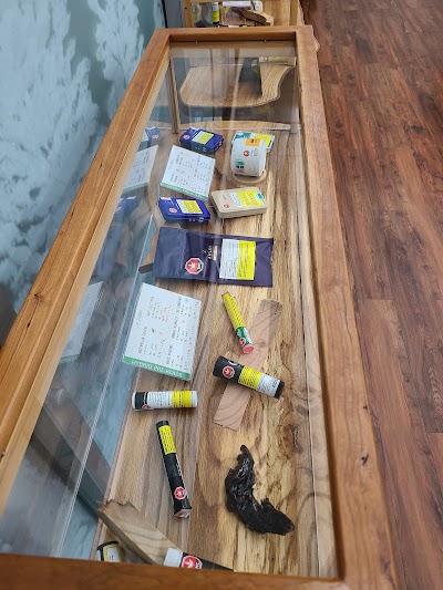 SEASIDE CANNABIS - SAANICHTON