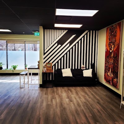 The Green Moon - Curated Cannabis