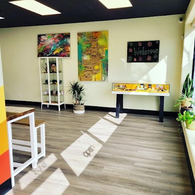 The Green Moon - Curated Cannabis