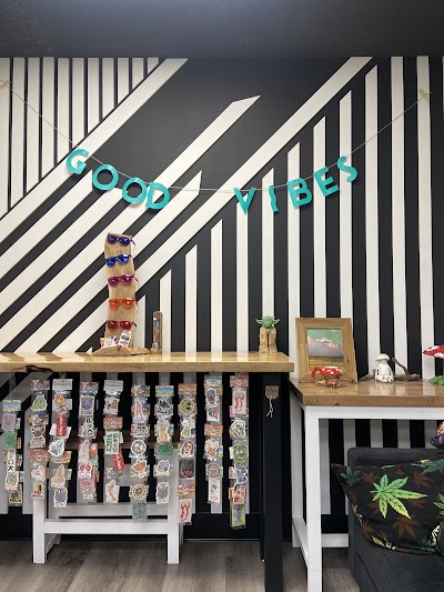 The Green Moon - Curated Cannabis