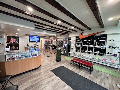 Vintage Cannabis & Collectibles