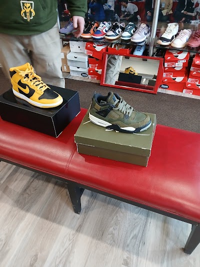 Vintage Cannabis & Collectibles