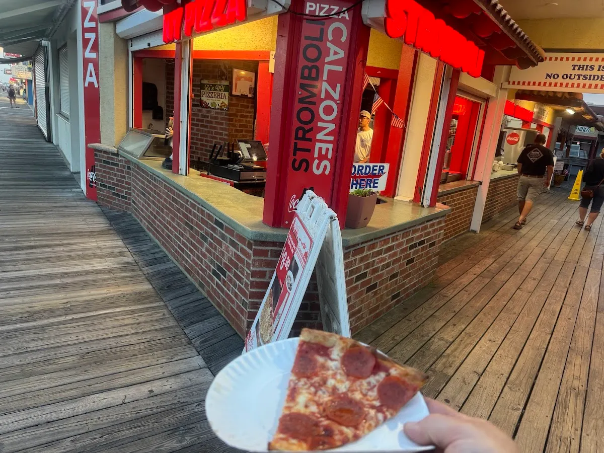 2 Lucky Brothers Pizza photo 5