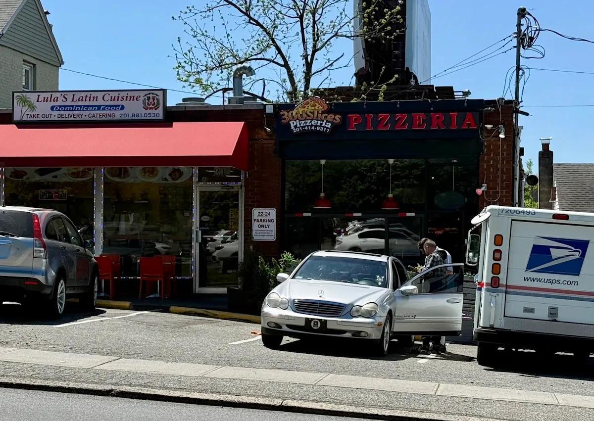 300 Slices Pizzeria photo 2