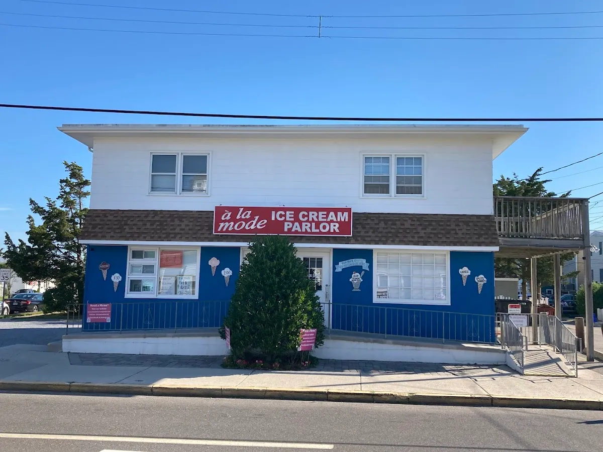 A La Mode Ice Cream Parlor