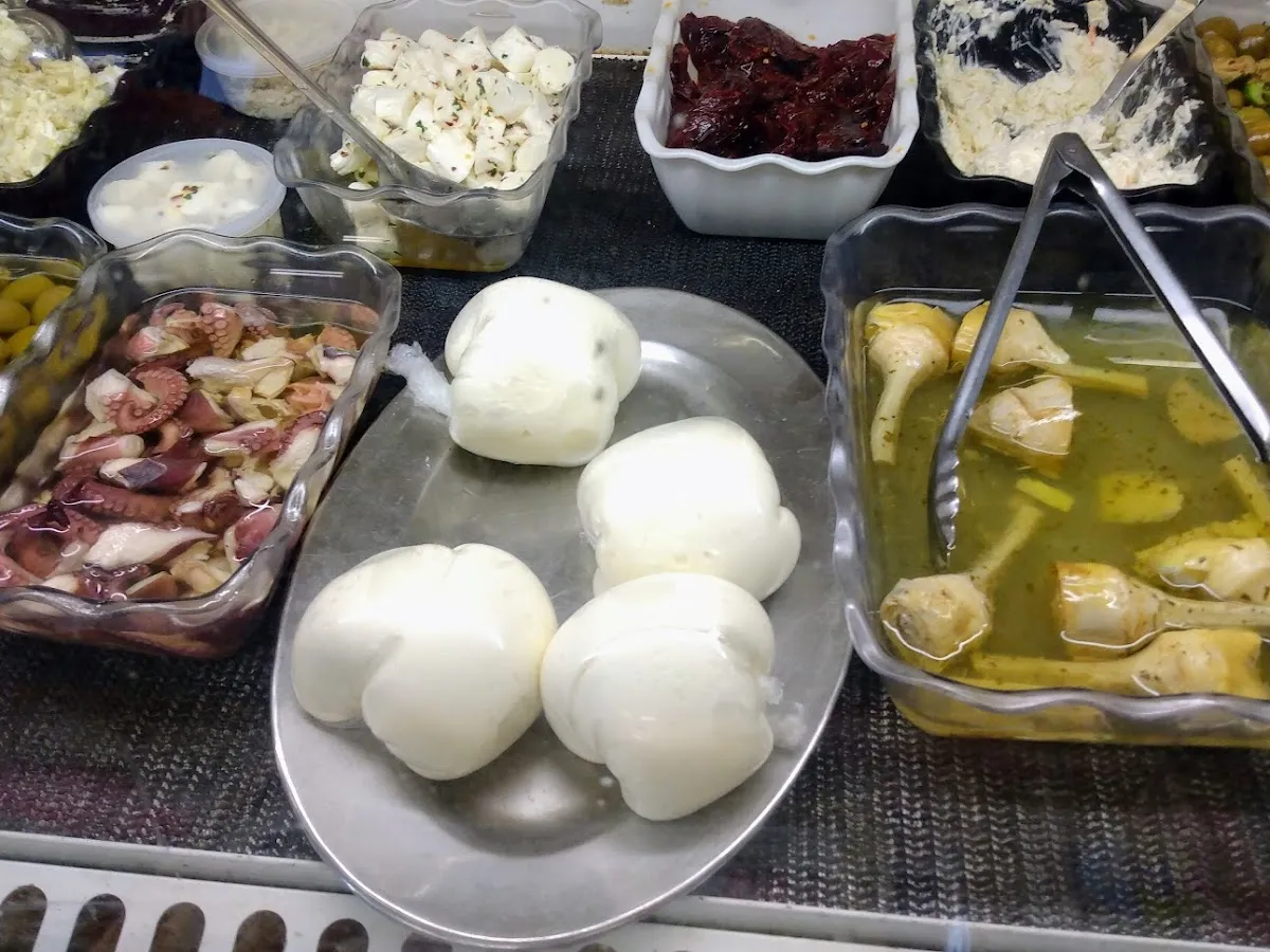 Abbruzzi & Giunta’s Italian Market photo 3