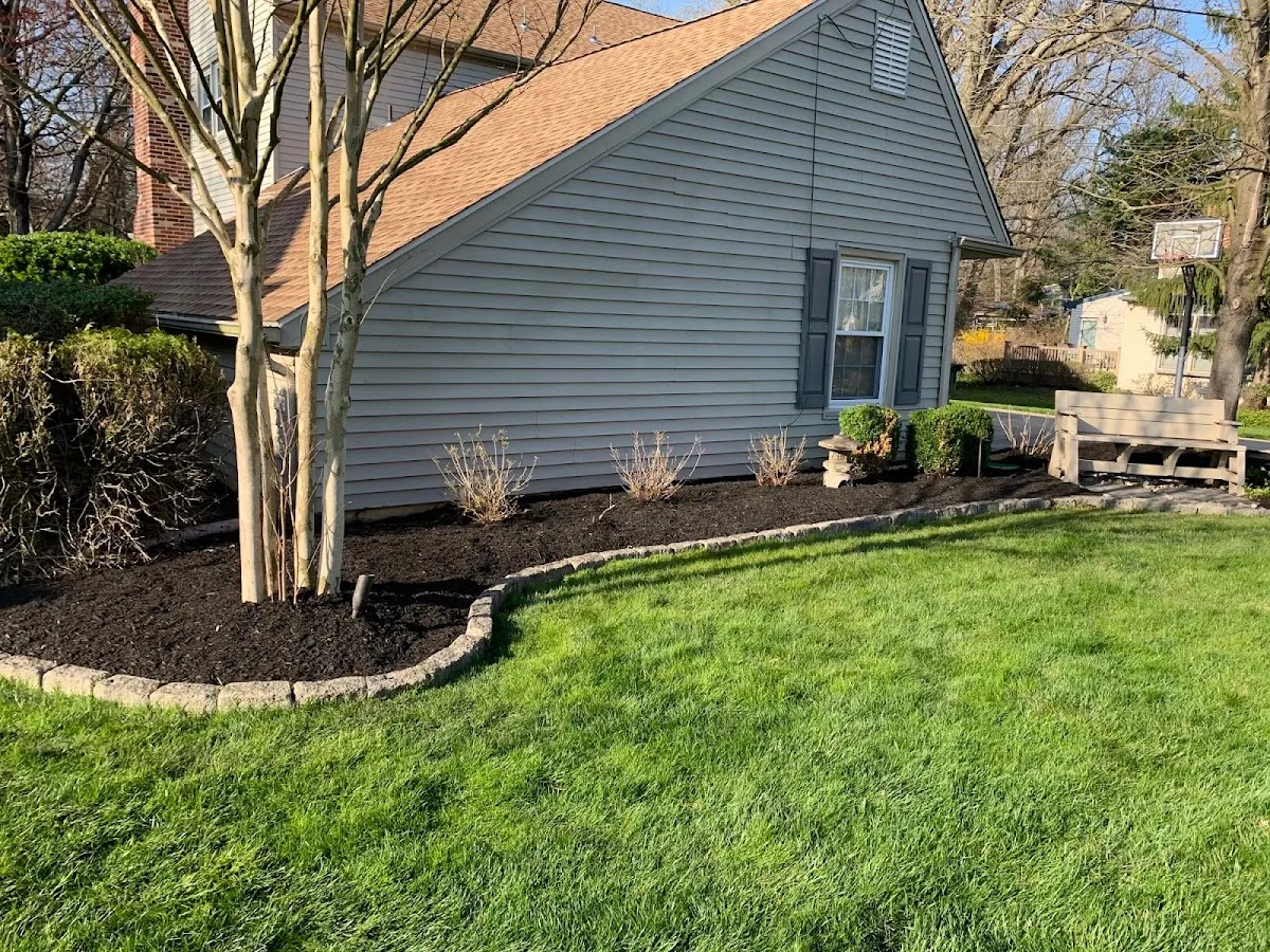 Alvarez Landscaping LLC