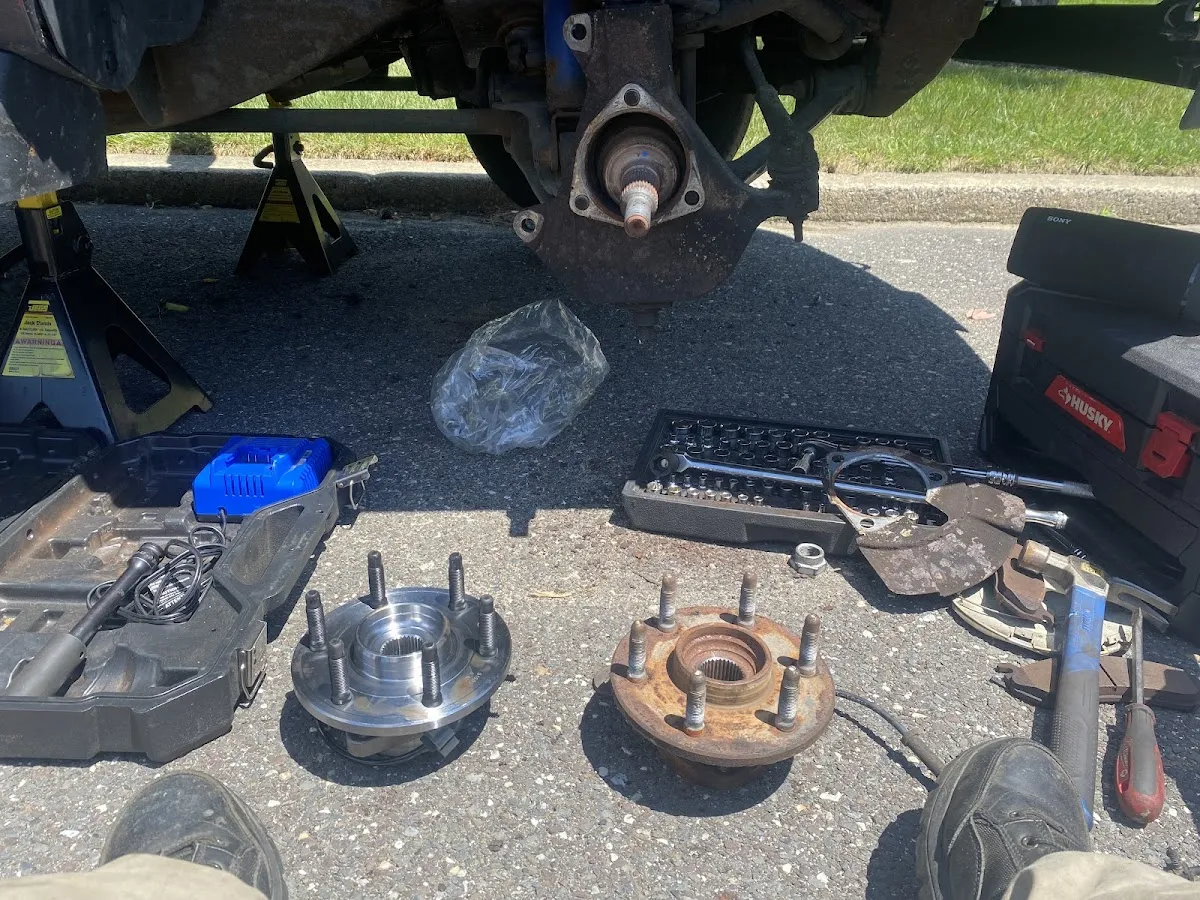 AMH & SON AUTOREPAIRS LLC