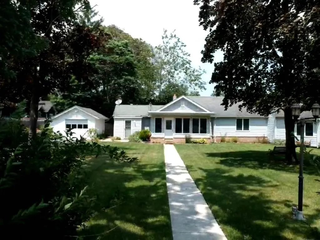 ANDI BAJZAT SINDERBRAND, FARLEY and FERRY REALTY, INC photo 2