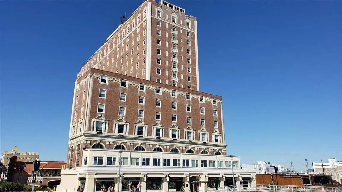 ANDI BAJZAT SINDERBRAND, FARLEY and FERRY REALTY, INC photo 3