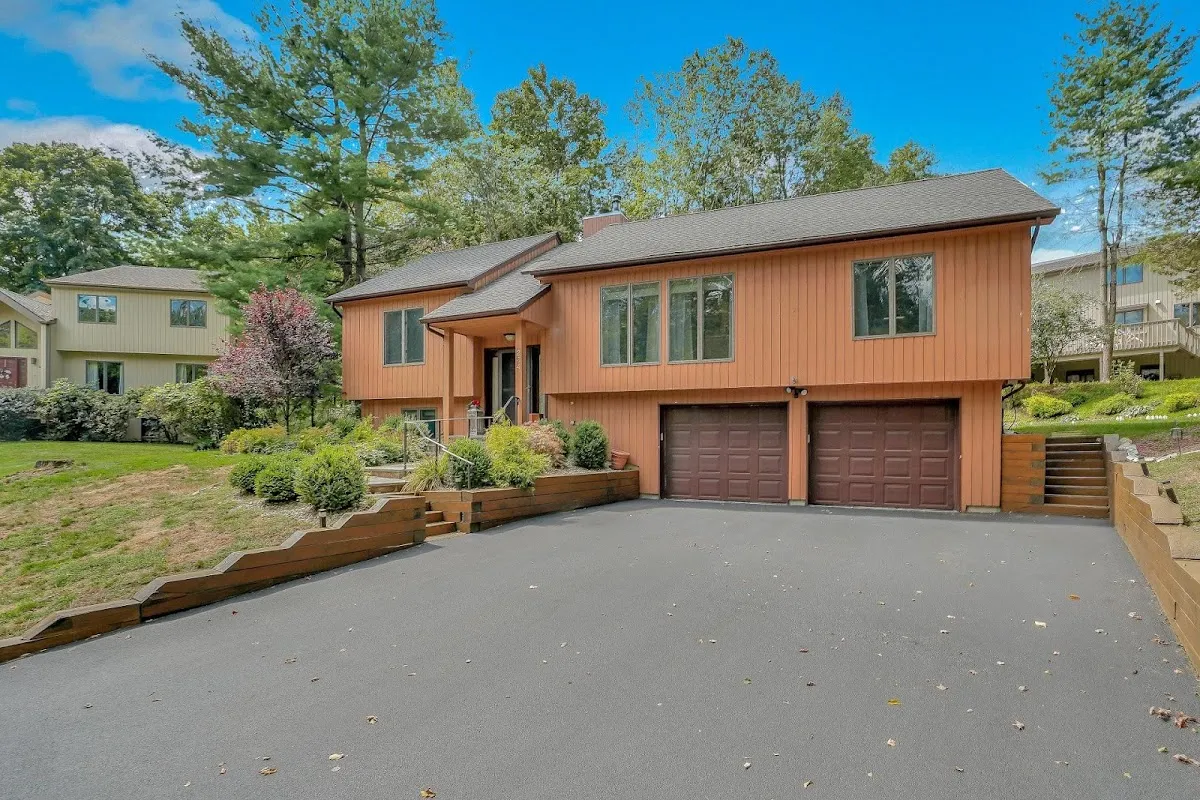 Annpauline Creamer - Houlihan Lawrence Somers photo 2