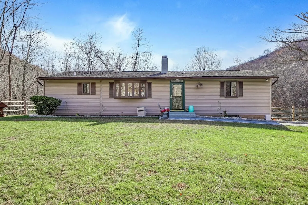 Annpauline Creamer - Houlihan Lawrence Somers photo 4