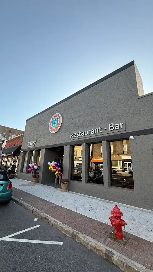 Aroma de Cafe Restaurant Bakery & Bar