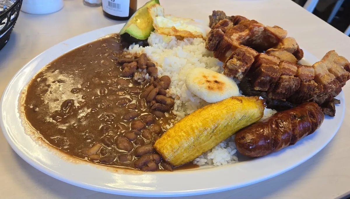 Aroma De Cafe Restaurante Y Panaderia Colombiana photo 5