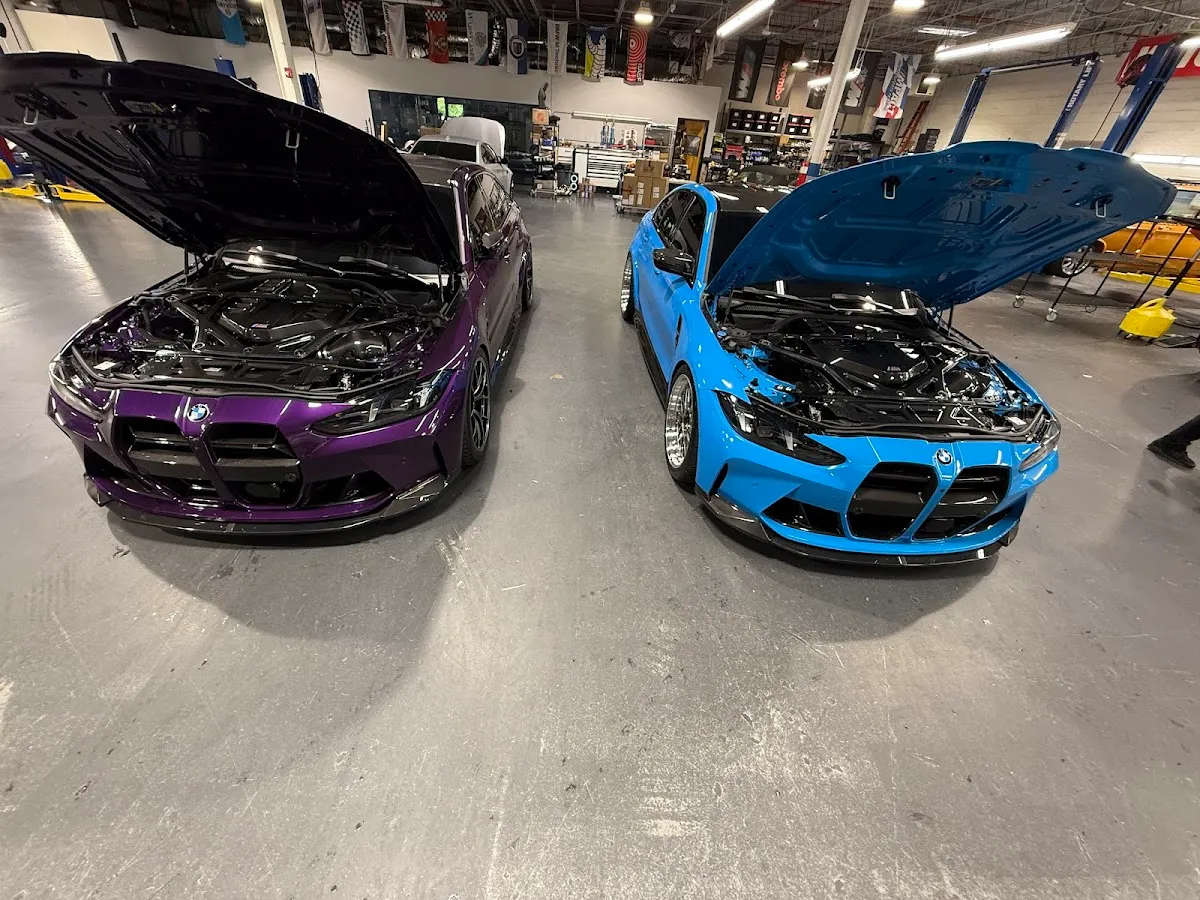 AUTOcouture Motoring photo 2