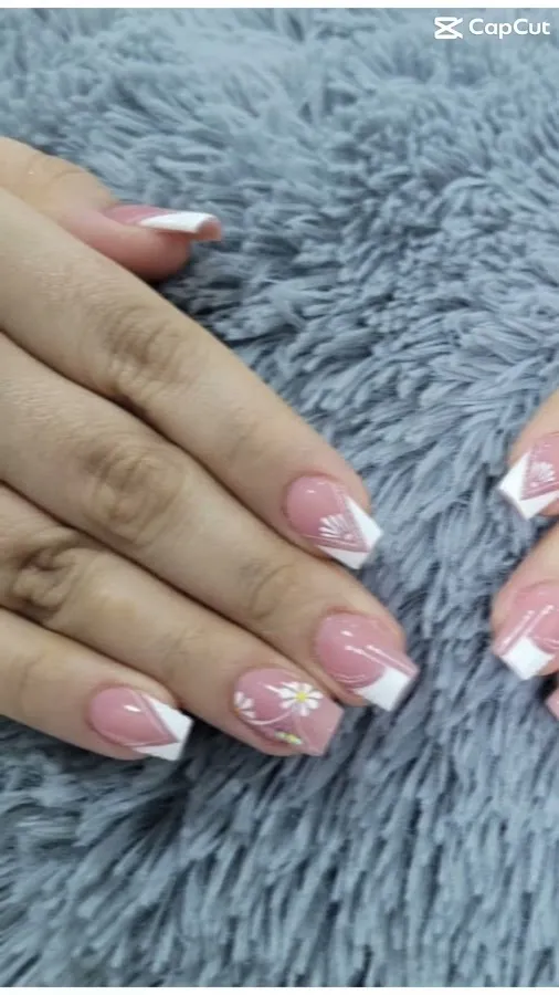 Avenue Clips by Sandro, full services hair salón, bring one of your friends get 50% off