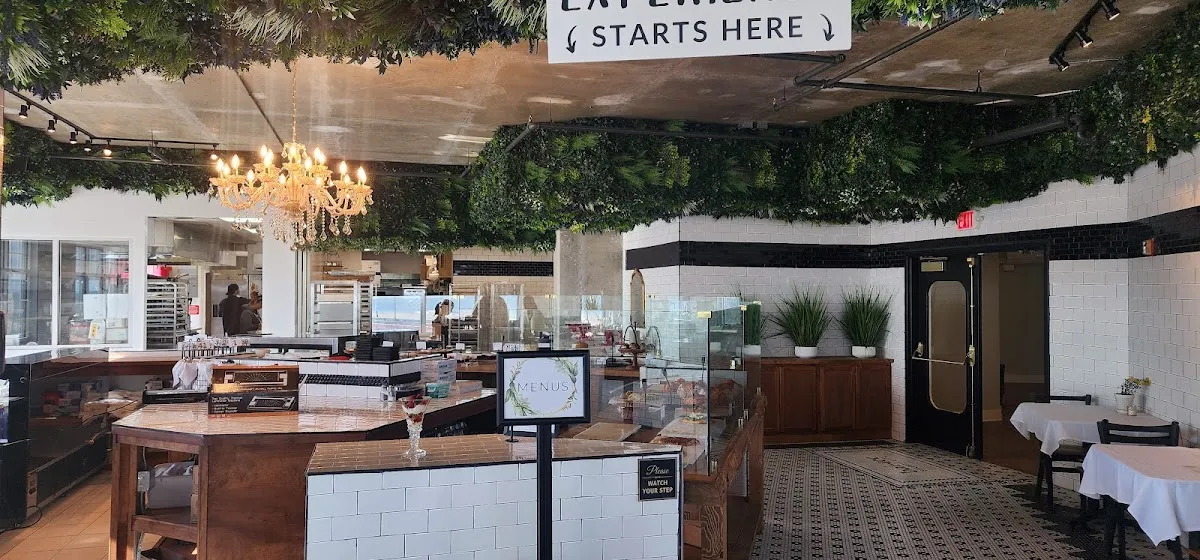 bai-tee Bakery • Cafe • Kitchen • Bar