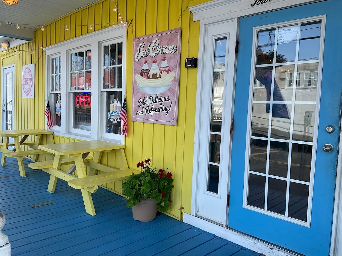 Banana's Ice Cream Cafe