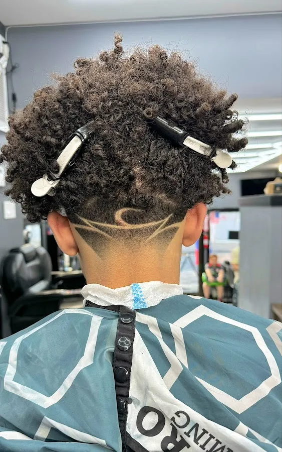 BARBERSHOP LEO STYLE photo 2