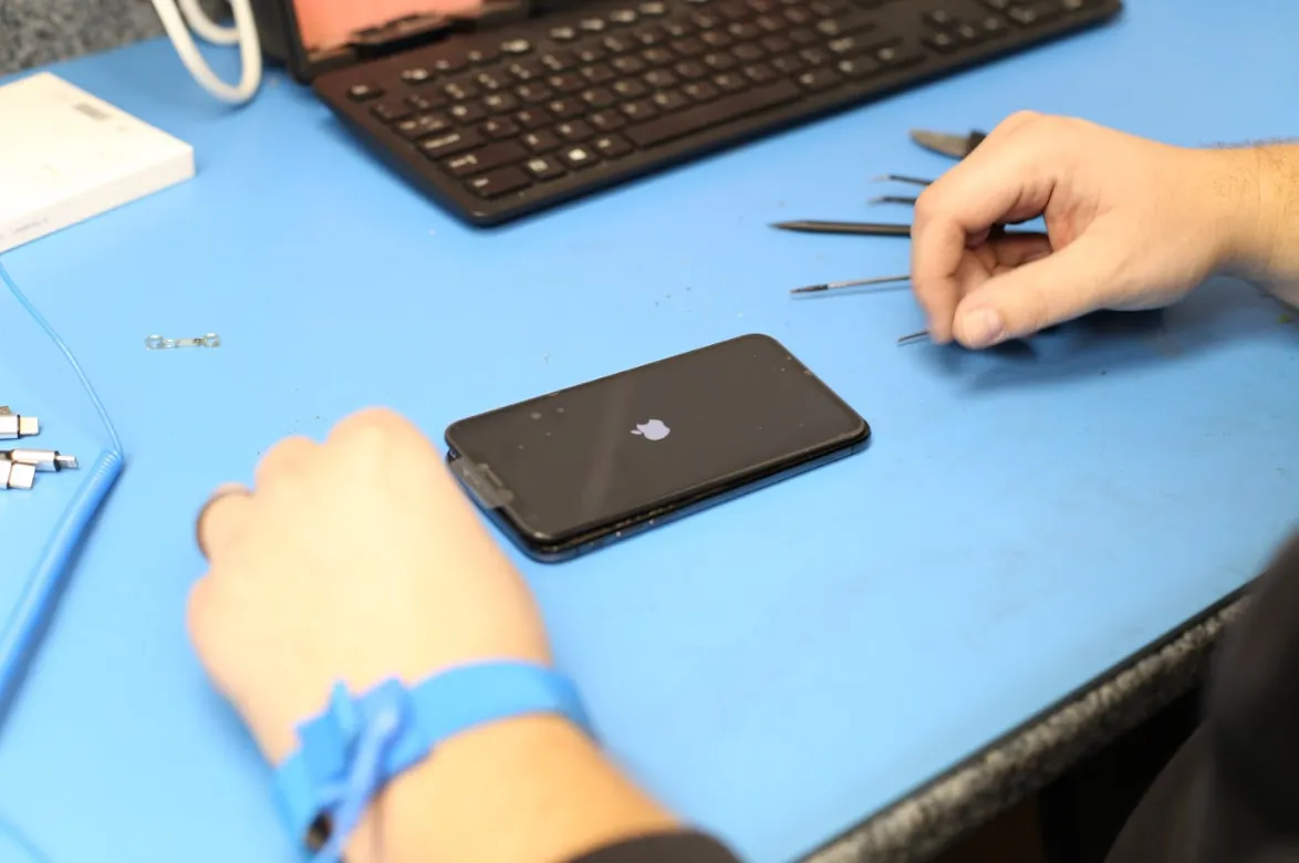 Batteries Plus Phone Repair photo 3