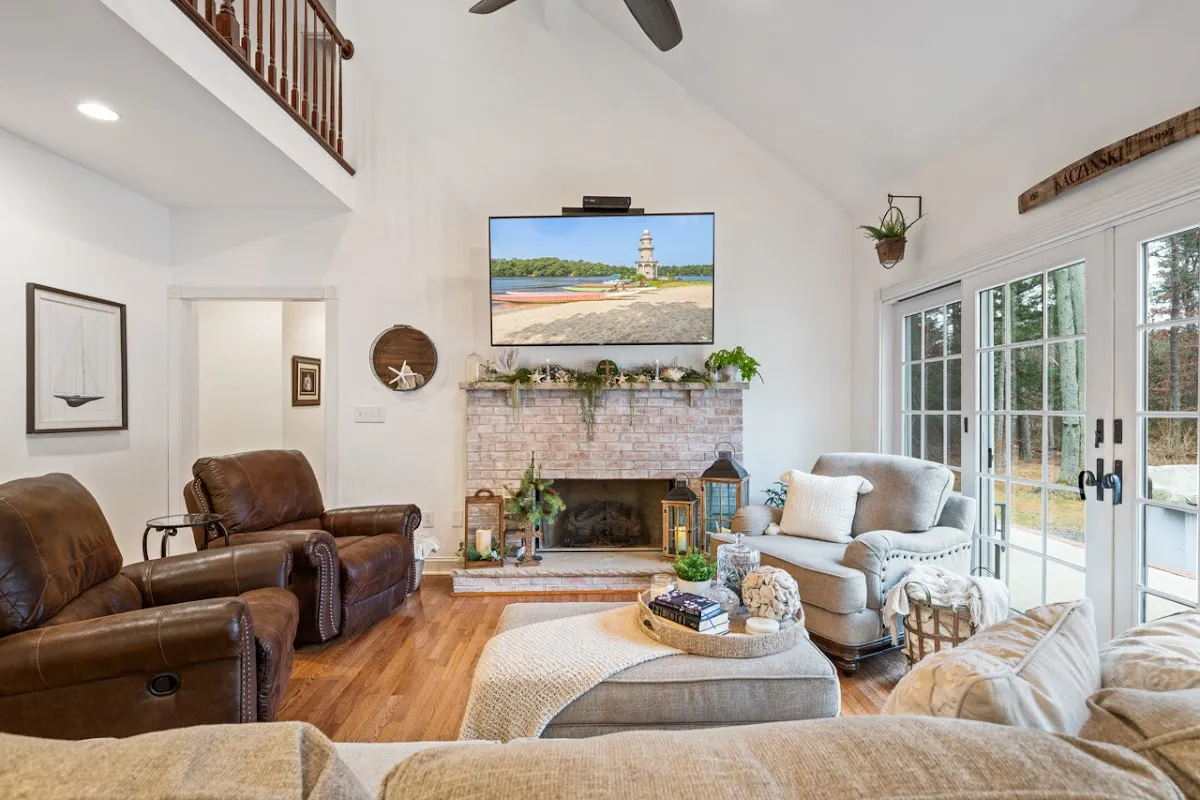 BETH VAN SYCKLE, BROKER-SALESPERSON, REAL ESTATE AGENT