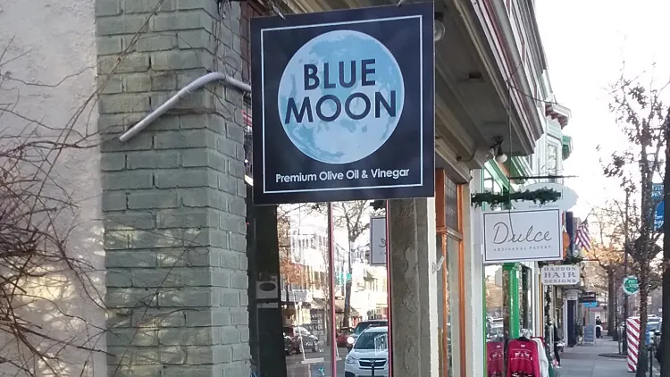 Blue Moon Premium Olive Oil & Vinegar photo 2