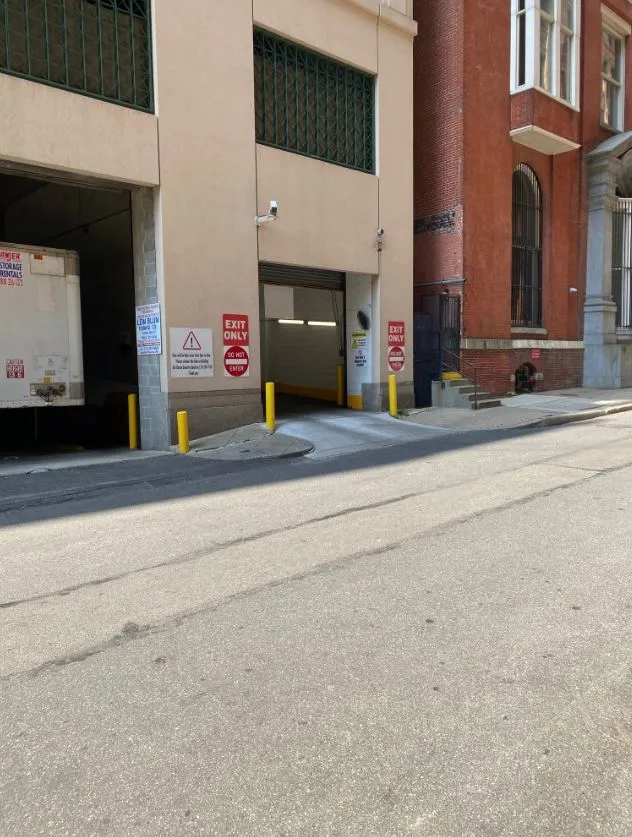 Bourse Parking Garage - ProPark photo 3