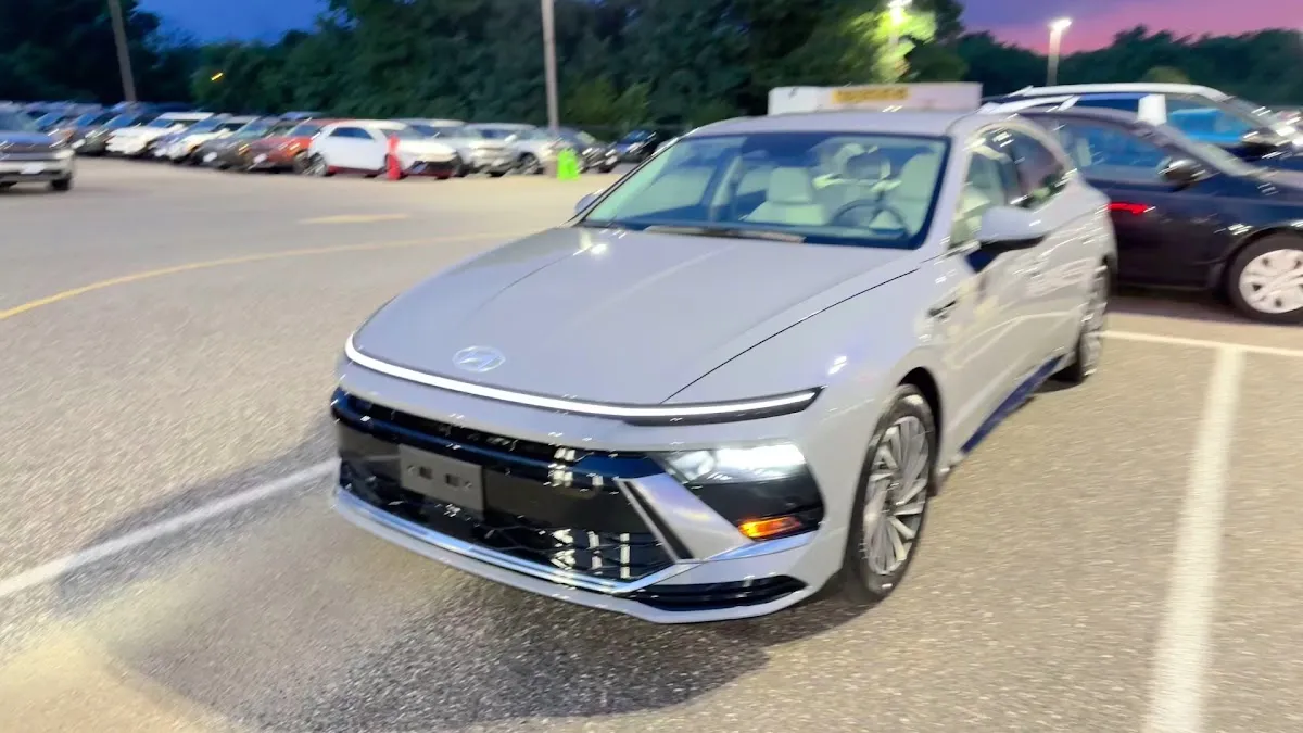 Burlington Hyundai photo 3