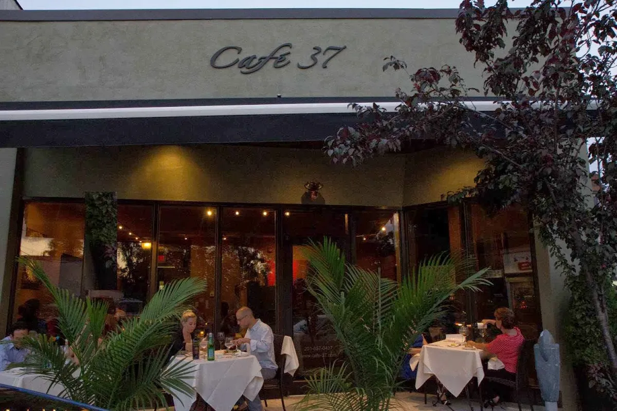 Cafe 37