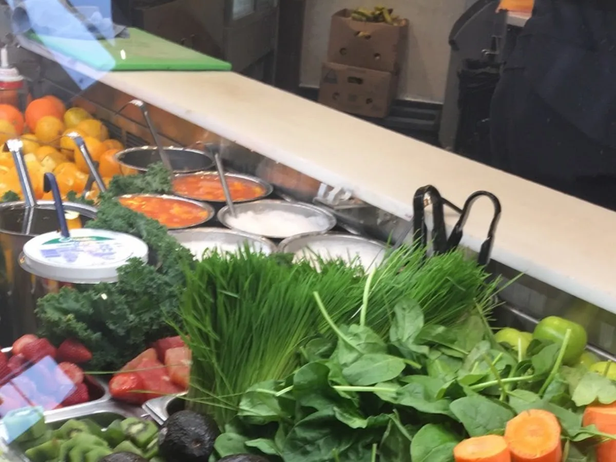 California Shakes & Juice Bar photo 5