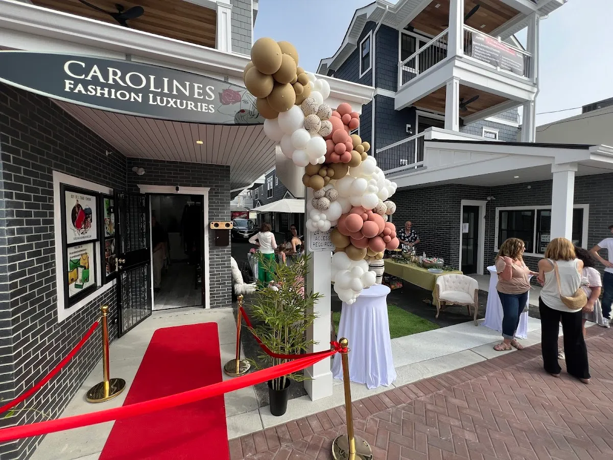Carolines Fashion Luxuries