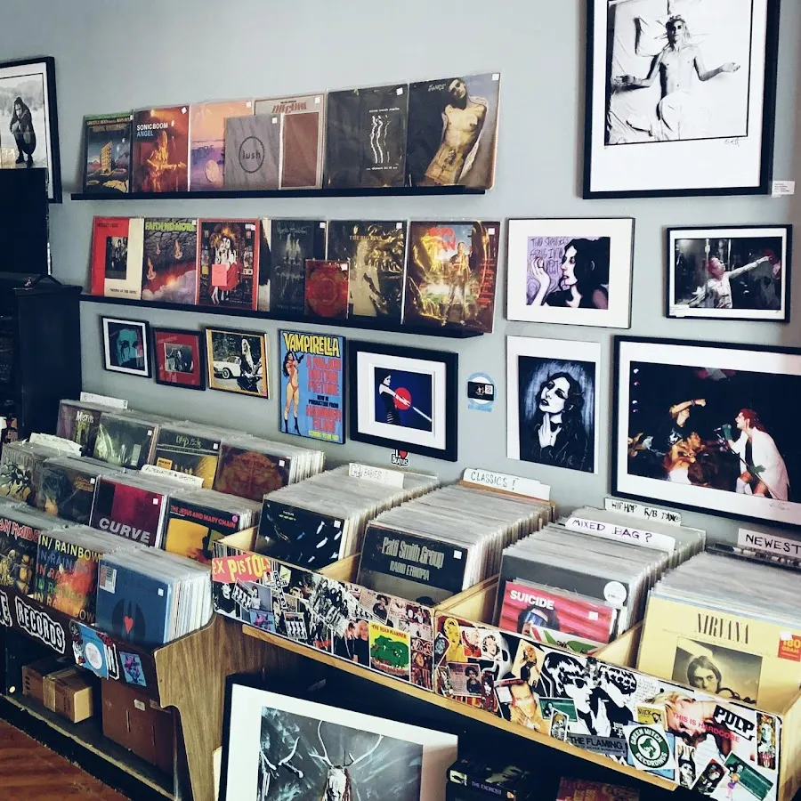 Creepella’s Posh Pit & Dizzy Edge Records photo 4