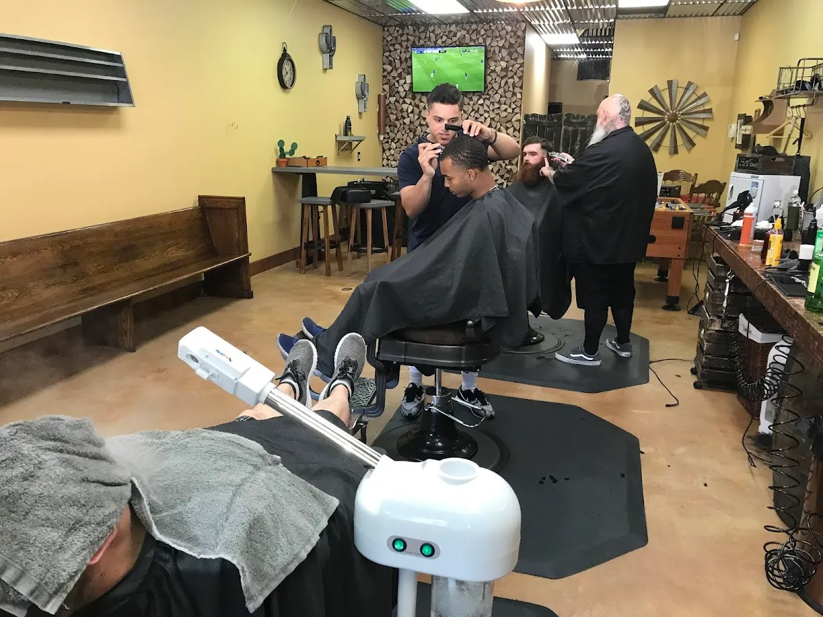 Dave's Shave and Barber Parlor photo 2