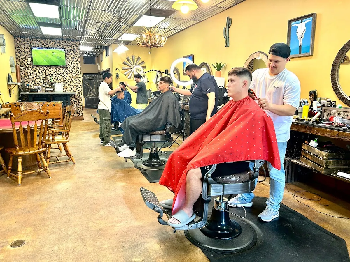 Dave's Shave and Barber Parlor photo 3