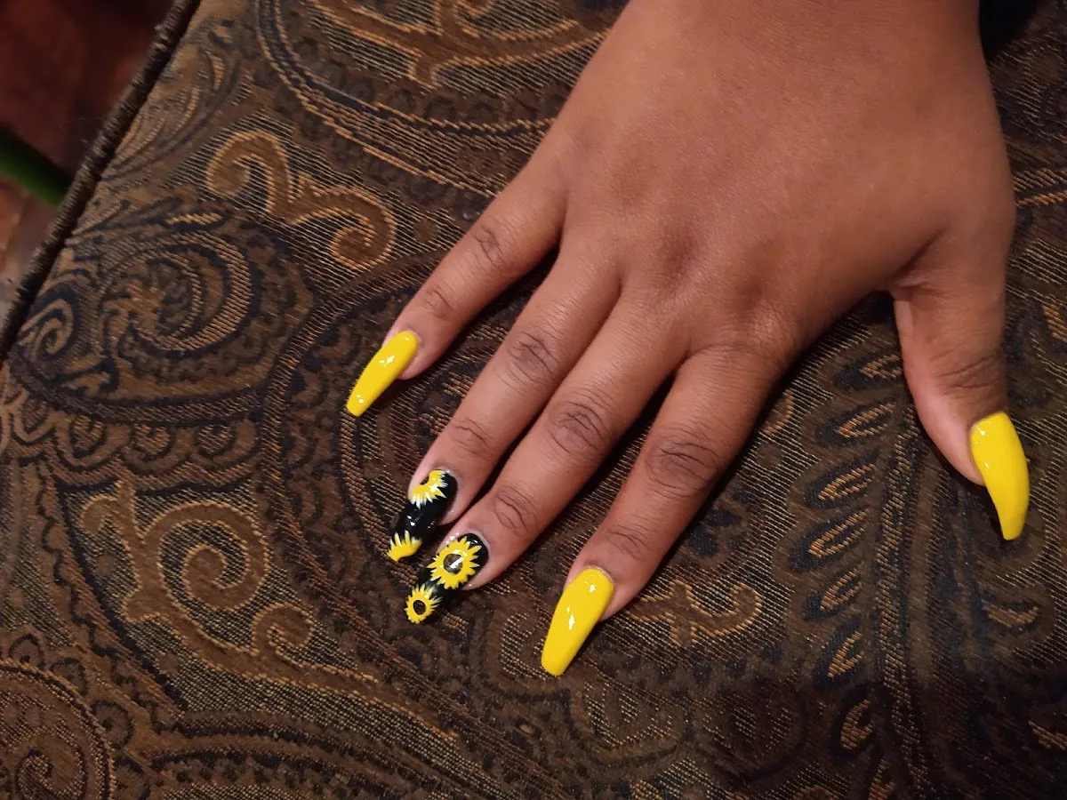 Dazzling Nails & Spa