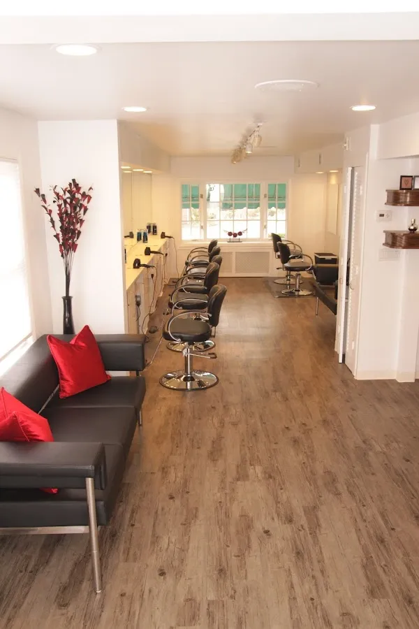 DeAmour Salon photo 2