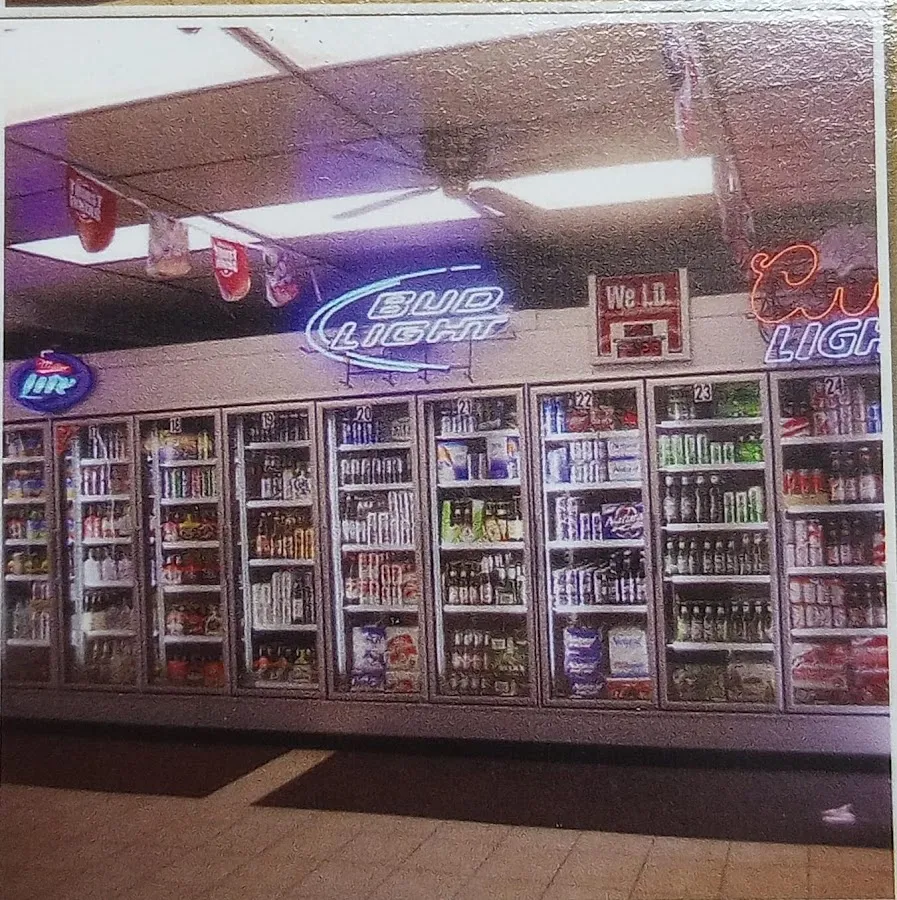 Dee Dee's Lounge & Liquor Store photo 3