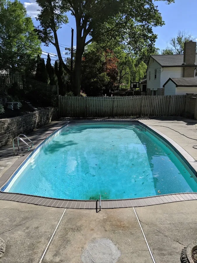 Del Val Pool Maintenance