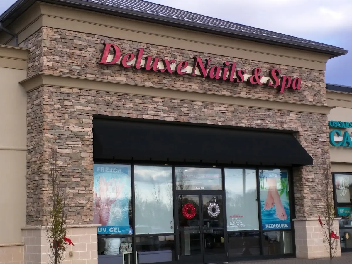 Deluxe Nails & Spa photo 2