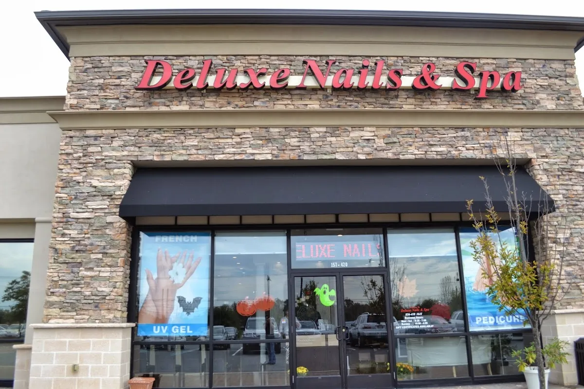 Deluxe Nails & Spa photo 5